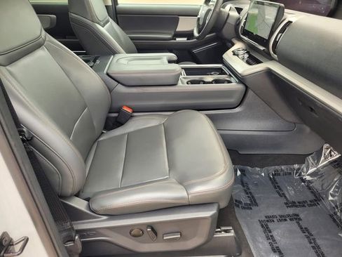 Used 2025 Ford Expedition Active RWD image 10
