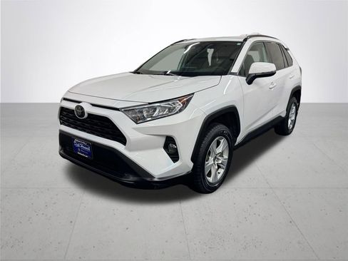 Used 2020 Toyota RAV4 XLE image 2