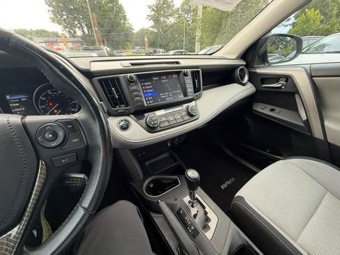 Used 2017 Toyota RAV4 XLE FWD image 19