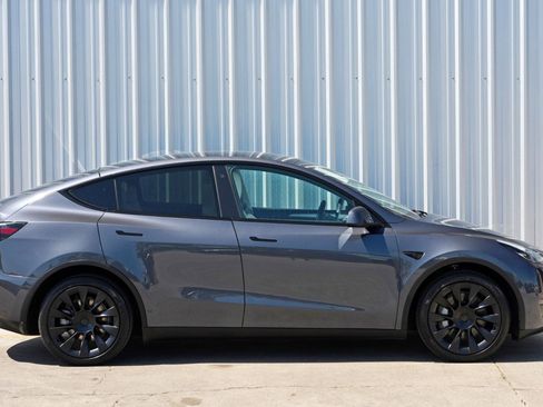 Used 2023 Tesla Model Y Long Range image 53