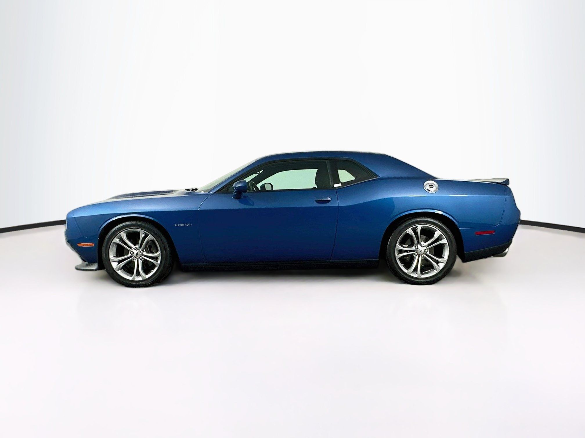 Used 2022 Dodge Challenger R/T RWD image 4