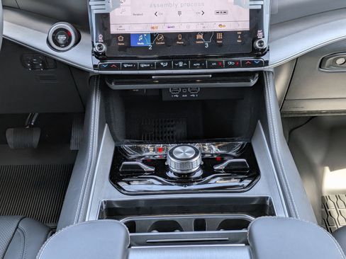 New 2026 Jeep Grand Wagoneer Limited AWD/4WD image 17