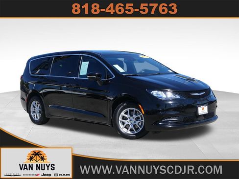 Used 2025 Chrysler Voyager LX FWD image 1