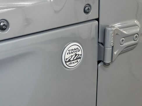 Certified 2021 Jeep Gladiator Overland w/ Cold Weather Group image 20