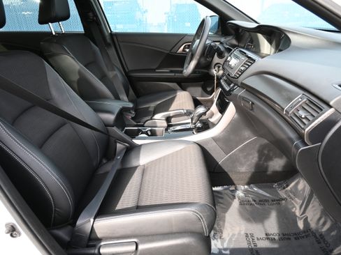 Used 2017 Honda Accord Sport image 15