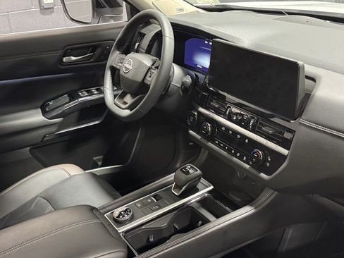 New 2026 Nissan Pathfinder Platinum AWD/4WD image 16