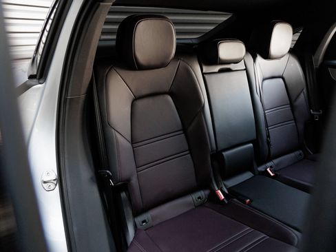 Certified 2026 Porsche Cayenne Coupe AWD/4WD image 35