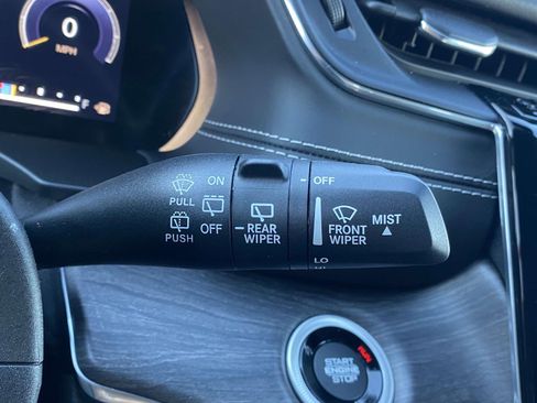 Used 2022 Jeep Grand Cherokee Overland w/ Luxury Tech Group IV image 24