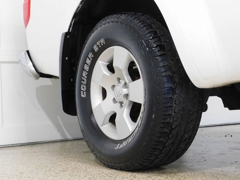 Used 2010 Suzuki Equator 2WD Extended Cab image 8