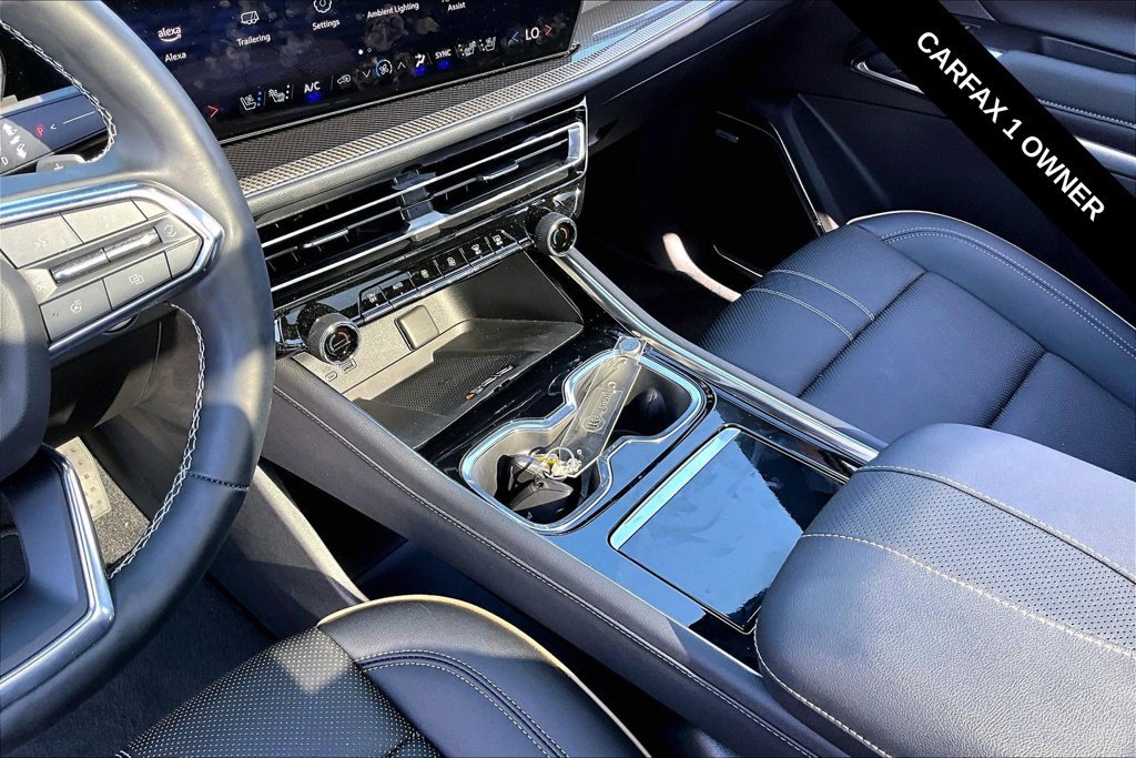 Used 2025 Chevrolet Traverse High Country FWD image 12
