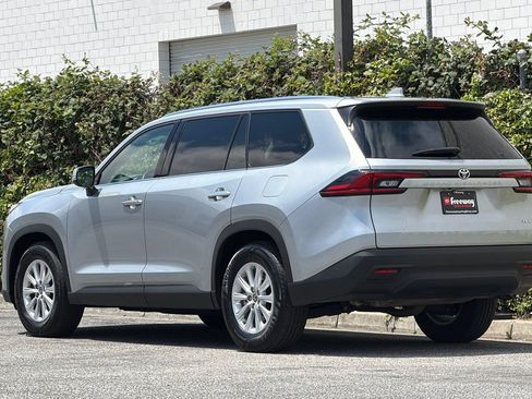Used 2025 Toyota Grand Highlander FWD image 7