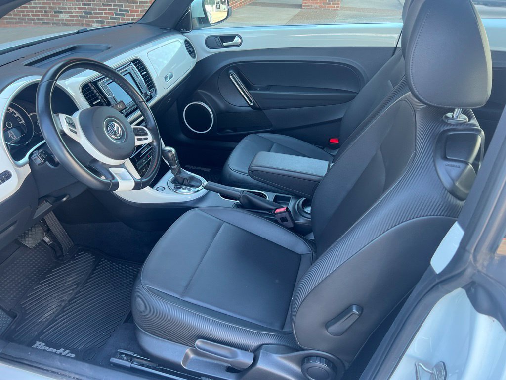 Used 2018 Volkswagen Beetle 2.0T SE FWD image 8
