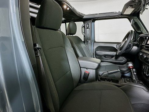 Used 2025 Jeep Wrangler Unlimited Sport AWD/4WD image 28