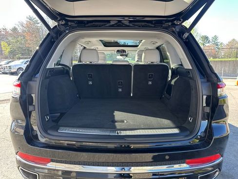 Used 2022 Jeep Grand Cherokee Overland AWD/4WD image 15