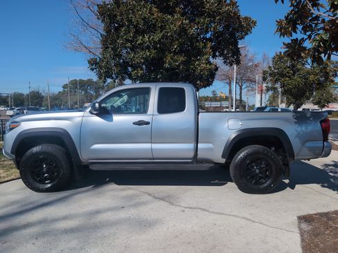 Certified 2022 Toyota Tacoma SR image 7