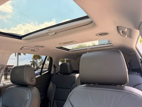 Used 2020 GMC Acadia SLT FWD image 21