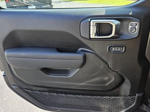 New 2025 Jeep Gladiator Sport image 24