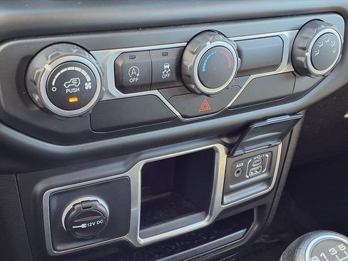 Used 2018 Jeep Wrangler Sport image 7