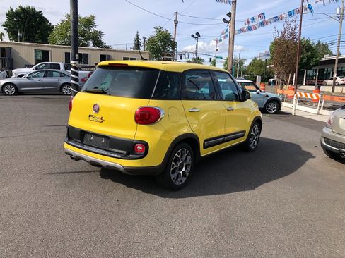 Used 2014 FIAT 500L Trekking w/ Popular Equipment Group FWD image 4