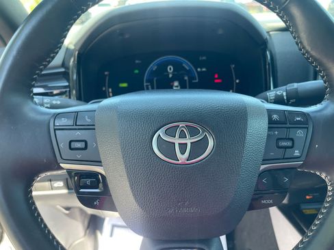 Used 2025 Toyota Camry SE FWD image 16