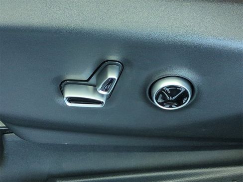 New 2026 Chrysler Pacifica Pinnacle w/ Trailer Tow Group image 21