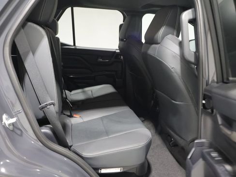 Used 2025 Toyota 4Runner Limited AWD/4WD image 21