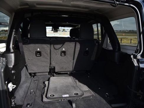 Used 2024 Jeep Wrangler Sahara image 26