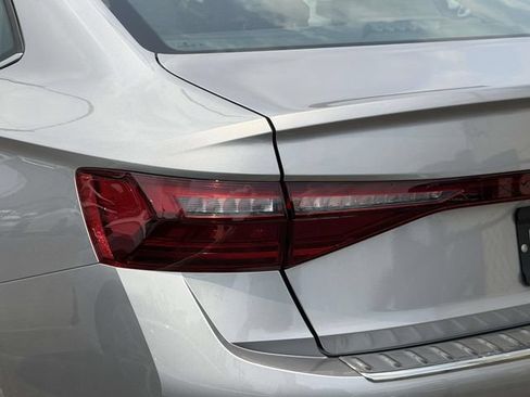 Used 2025 Volkswagen Jetta SE FWD image 11