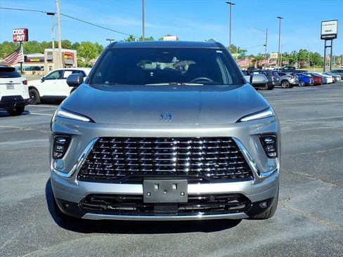 Used 2025 Buick Enclave Avenir w/ Trailering Package, 5000 lbs. FWD image 2