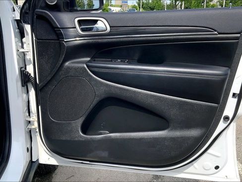 Used 2019 Jeep Grand Cherokee Limited AWD/4WD image 23