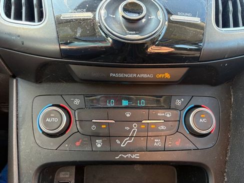Used 2017 Ford Focus SEL w/ Cold Weather Package FWD image 19