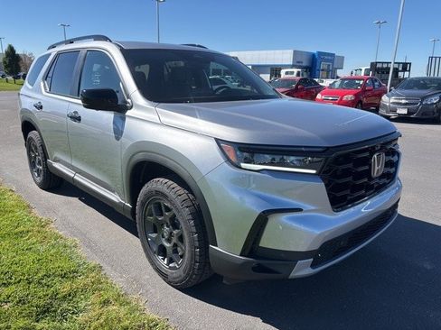 New 2025 Honda Pilot TrailSport image 8