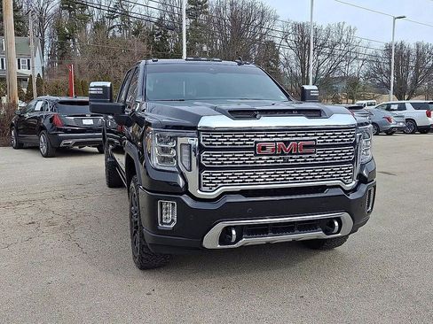 Certified 2022 GMC Sierra 2500 Denali w/ Denali Black Diamond Edition image 3