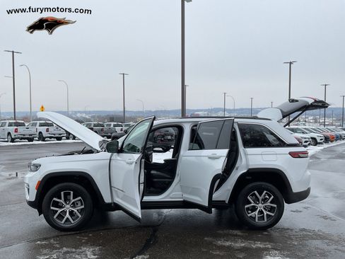 Used 2025 Jeep Grand Cherokee Limited image 39