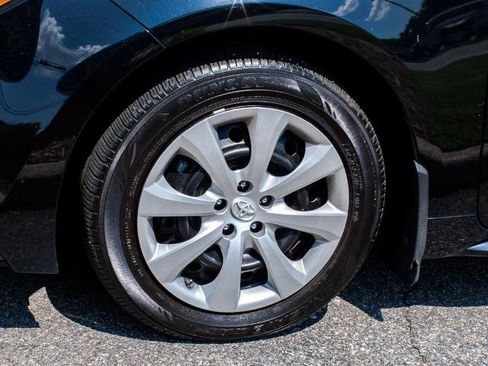 Used 2025 Toyota Corolla LE FWD image 5