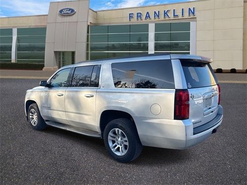 Used 2017 Chevrolet Suburban LT image 5