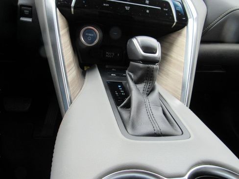 Used 2021 Toyota Venza XLE w/ Softex Package image 30