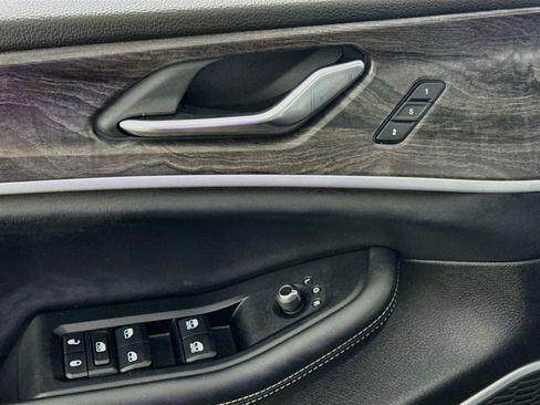 Used 2024 Jeep Grand Cherokee Limited 4xe image 19