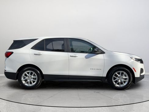 Certified 2024 Chevrolet Equinox LS w/ LS Convenience Package FWD image 6