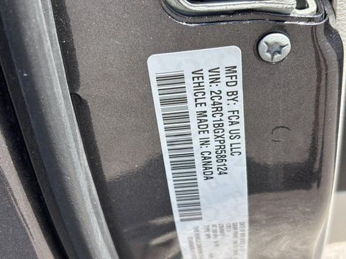 Used 2023 Chrysler Pacifica Touring-L FWD image 25