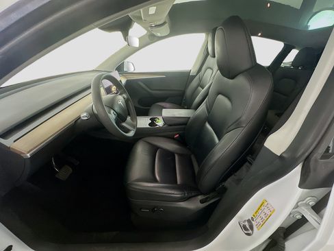 Used 2023 Tesla Model Y AWD image 13