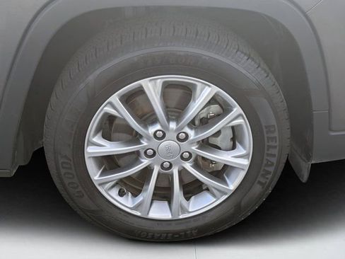 Used 2022 Jeep Cherokee Latitude Lux w/ Mopar Interior Package image 9