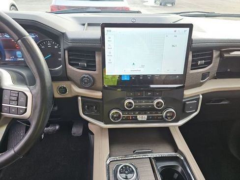 Used 2023 Ford Expedition Limited image 7