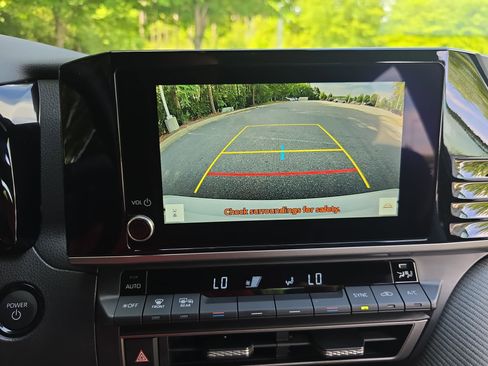 Used 2026 Toyota Camry SE FWD image 22