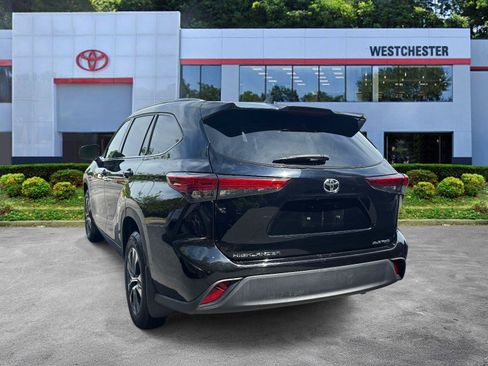 Used 2022 Toyota Highlander XLE AWD/4WD image 5