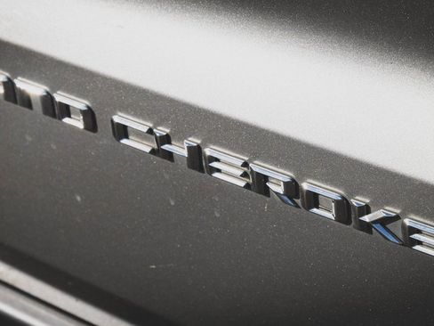 Used 2015 Jeep Grand Cherokee Overland image 28