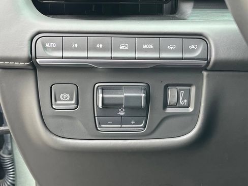 Used 2024 Cadillac Escalade Sport Platinum w/ LPO, ONYX Package AWD/4WD image 35