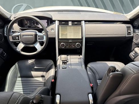 Used 2024 Land Rover Discovery S AWD/4WD image 13