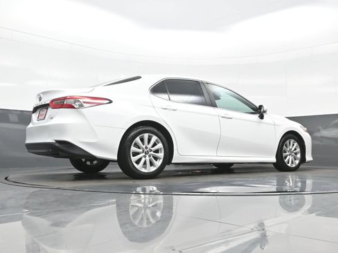 Used 2019 Toyota Camry LE w/ Convenience Package FWD image 31