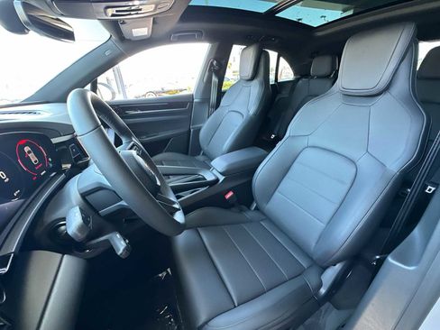 New 2025 Porsche Macan Electric image 5